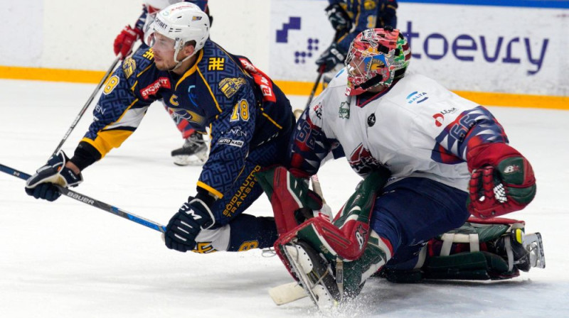 Artūrs Ozoliņš un Jānis Auziņš. Foto: Romāns Kokšarovs/HK Kurbads