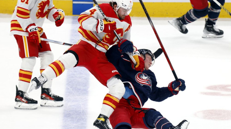 Rasmuss Andešons un Patriks Laine. Foto: AP/Scanpix