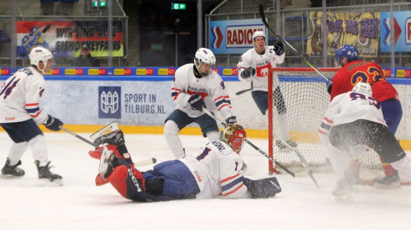 Mirklis no Spānijas un Taizemes hokeja valstsvienību spēles. Foto: Henning Monsieur/IJshockey Nederland