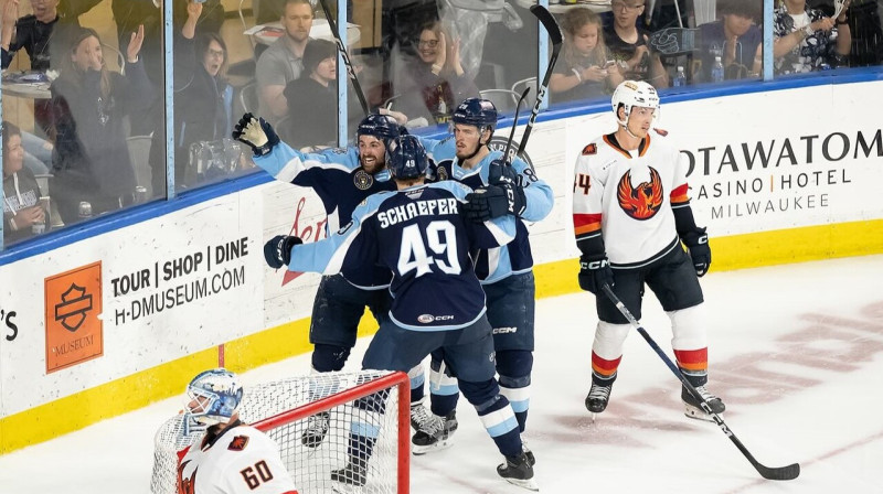 Milvoki "Admirals" hokejisti pēc vārtu guvuma Kaldera kausa izcīņas pusfinālā. Foto: Milwaukee Admirals