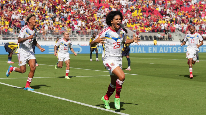 Venecuēlietis Eduards Bejo pēc vārtu guvuma spēlē pret Ekvadoru. Foto: Darren Yamashita/USA Today Sports/Scanpix