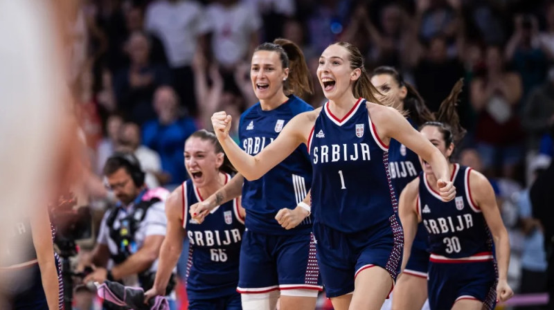 Ivana Rača priecājas par uzvaru. Foto: FIBA