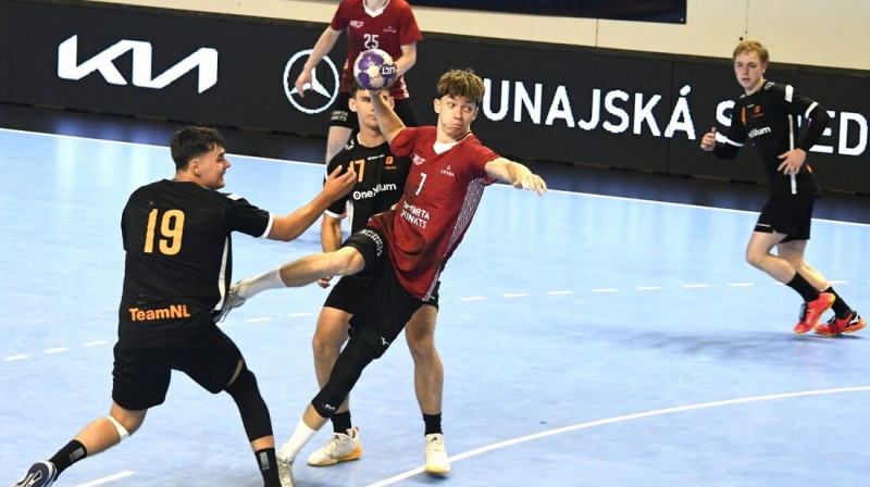 Marks Lilienfelds uzbrukumā. Foto: Latvijas Handbola federācija