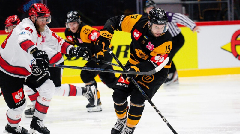 Mārtiņš Dzierkals pret Brēmerhāfenes "Fischtown Pinguins". Foto: Ola Westerberg