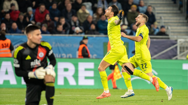 Zagrebas "Dinamo" futbolisti pēc vārtu guvuma Bratislavā. Foto: Jakub Gavlák/EPA/Scanpix