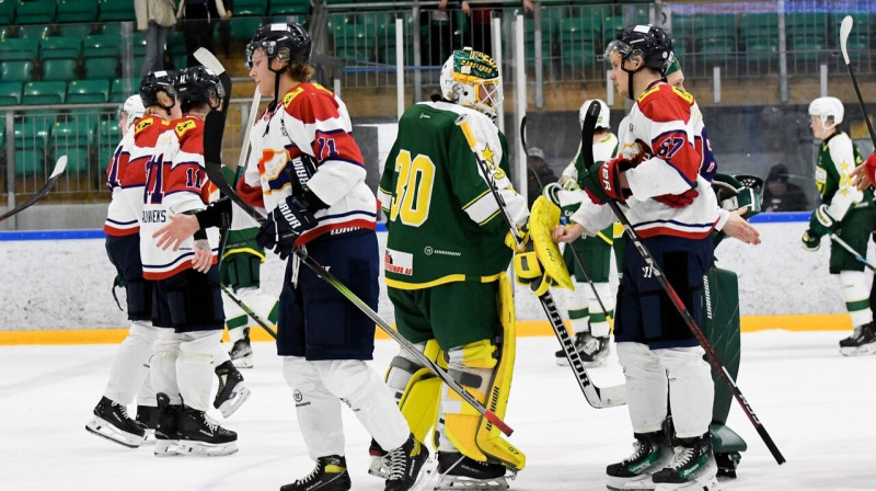 Manglerūdas "Star" un "Hasle"/"Løren" hokejisti pēc spēles. Foto: Manglerud Star ishockey