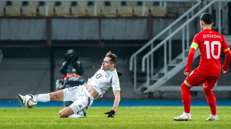 Raivis Jurkovskis izklupienā Foto: LFF