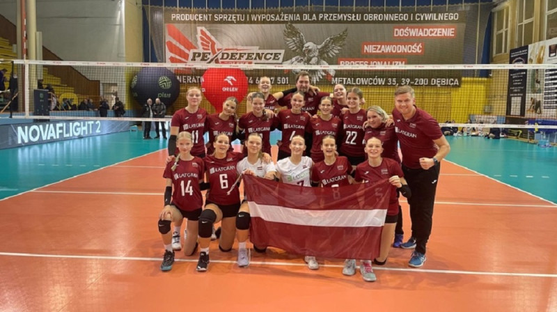 Latvijas U-16 sieviešu izlase. Foto: LVF