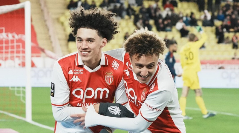 No kreisās: "Monaco" jaunās zvaigznes Magness Akliušs un Eliess Ben Segirs. Foto: AS Monaco