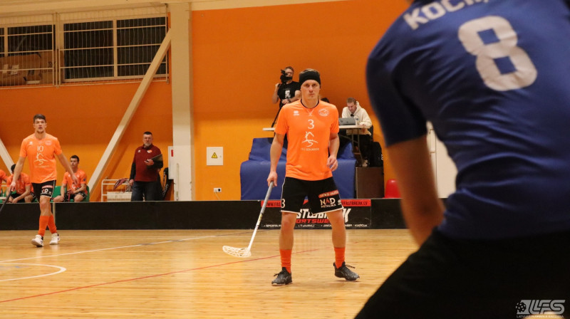 Kaspars Klamers (#3) spēlē pret savu bijušo komandu atzīmējās ar trim vārtu guvumiem, foto: Floorball.lv