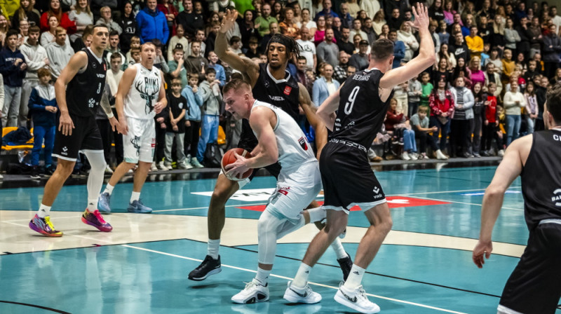 Jānis Kaufmanis VEF basketbolistu ielenkumā. Foto: Aleksandrs Lustiks