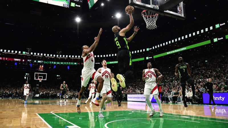 Bostonas "Celtics" basketbolists Deriks Vaits uzbrukumā. Foto: Bob DeChiara/USA Today Sports/Scanpix