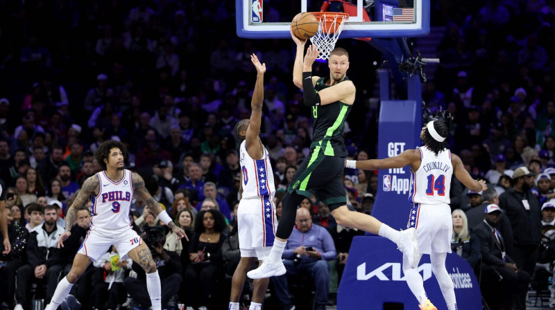 Kristaps Porziņģis spēlē Filadelfijā. Foto: Emilee Chinn/AFP/Scanpix