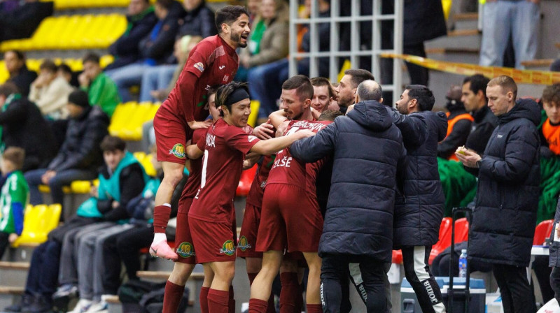 Telšu "Džiugas" futbolisti pēc vārtu guvuma. Foto: Elvis Žaldaris/FK Žalgiris Vilnius