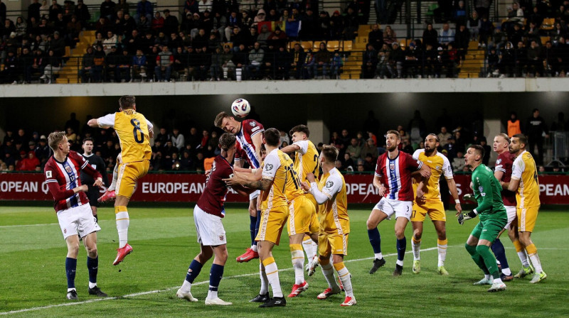 Mirklis pirms norvēģa Aleksandera Sērluta vārtu guvuma Kišiņevā. Foto: Vladislav Culiomza/Reuters/Scanpix