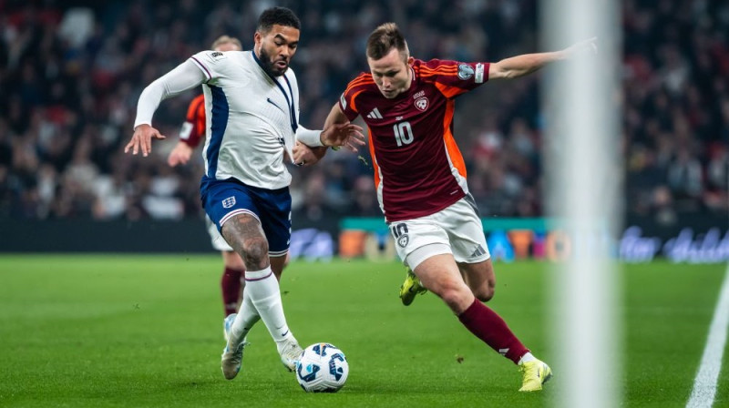 Jānis Ikaunieks (ar bumbu) Foto: Latvijas Futbola federācija