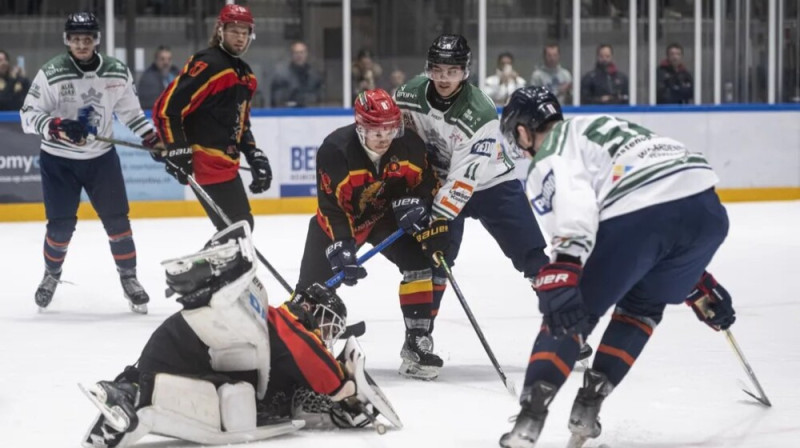 Mirklis no Nīderlandes un Beļģijas valstsvienību spēles Dordrehtā. Foto: Edwin Blaauwbroek/IJshockey Nederland