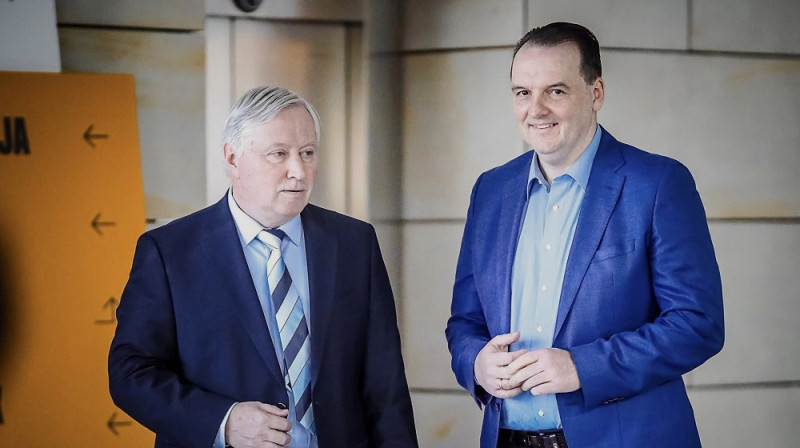 Mārtiņš Zībarts un "VBW Gdynia" prezidents Boguslavs Vitkovskis. Foto: VBW Gdynia