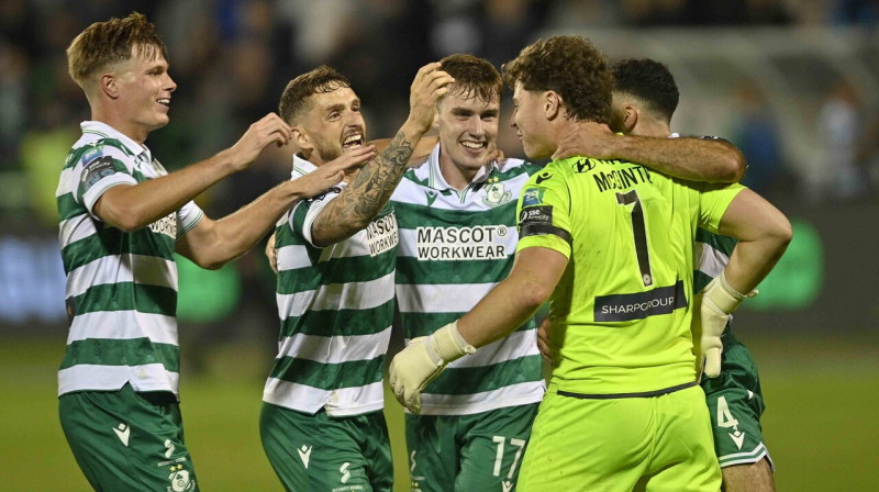 Dublinas "Shamrock Rovers" futbolisti pēc Konferences līgas pamatturnīra sasniegšanas. Foto: Mark Marlow/EPA/Scanpix