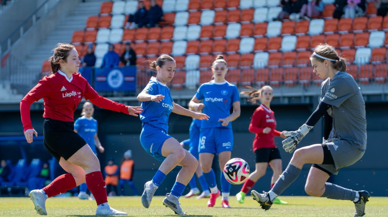 Mirklis no RFS un "Liepājas Futbola skolas" spēles. Foto: Roberts Pūce/FK RFS