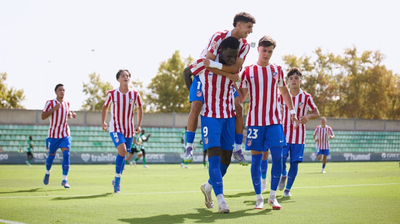Madrides "Atlético" dublieri pēc vārtu guvuma Seviļā. Foto: Atleti Academia