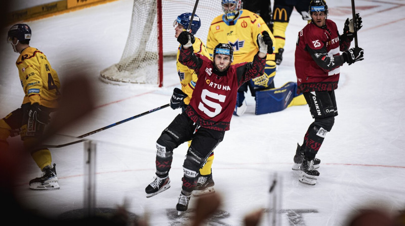 Mārtiņš Dzierkals pēc vārtu guvuma Prāgā. Foto: HC Sparta Praha