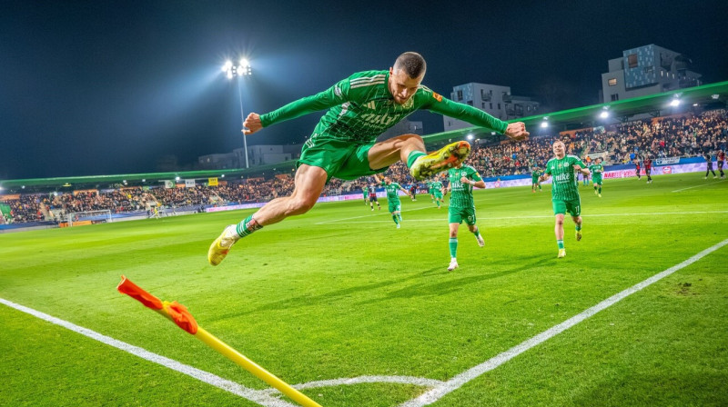 Prešovas "Tatran" futbolisti pēc vārtu guvuma. Foto: FC Tatran Prešov