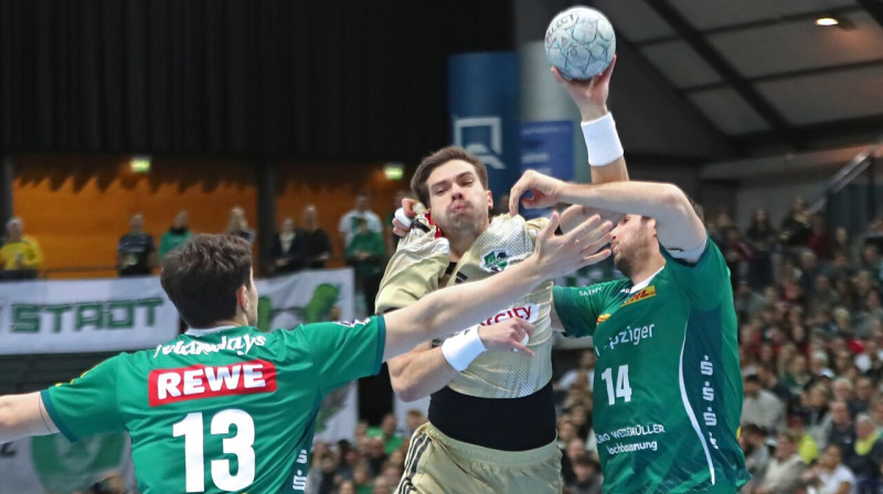 Renārs Uščins starp Leipcigas komandas spēlētājiem. Foto: Jan Käfer/Picture Alliance/Scanpix