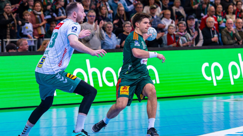 Renārs Uščins cīņā pret Mindenes komandu. Foto: Jan Günther/TSV Hannover-Burgdorf/Scanpix