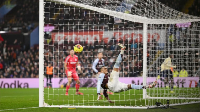 Tjerno Barī pret ''Aston Villa''. foto: Everton