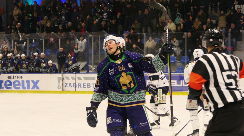 Daņila Larionovs pēc vārtu guvuma. Foto: Ivana Mikočević/KHL Sisak