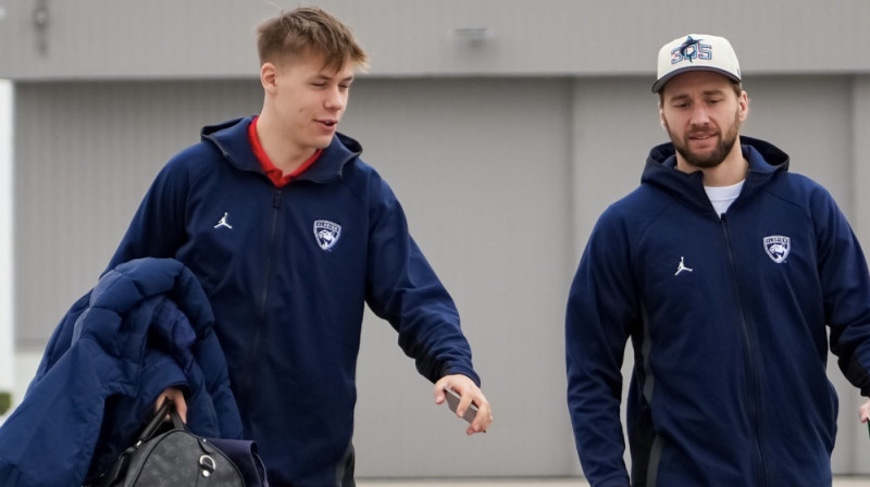 Sandis Vilmanis un Uvis Balinskis. Foto: Florida Panthers