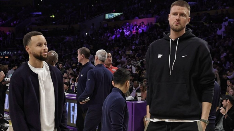 Stefens Karijs un Kristaps Porziņģis Foto: Golden State Warriors