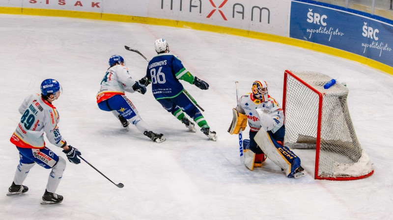 Daņila Larionovs gūst vārtus. Foto: Jasmin Jasko Alihodžić/KHL Sisak