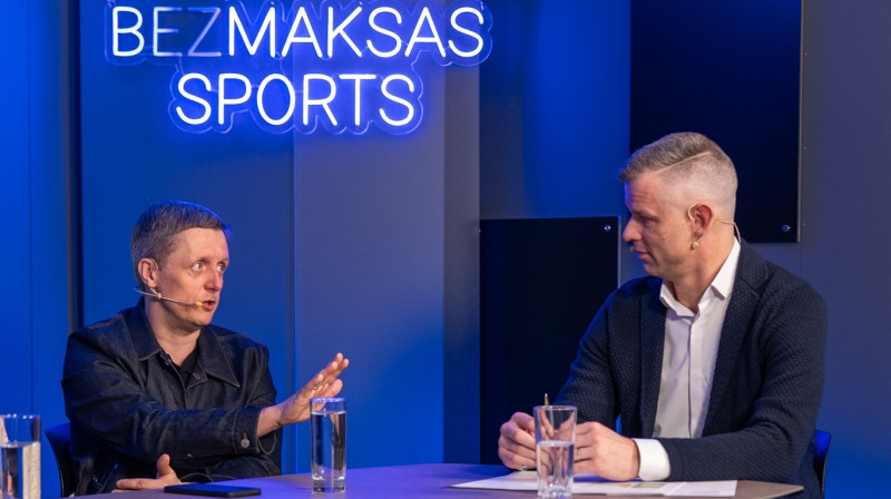 Edgars Jaunups un Jānis Celmiņš raidījuma "(Bez)maksas sports" studijā.