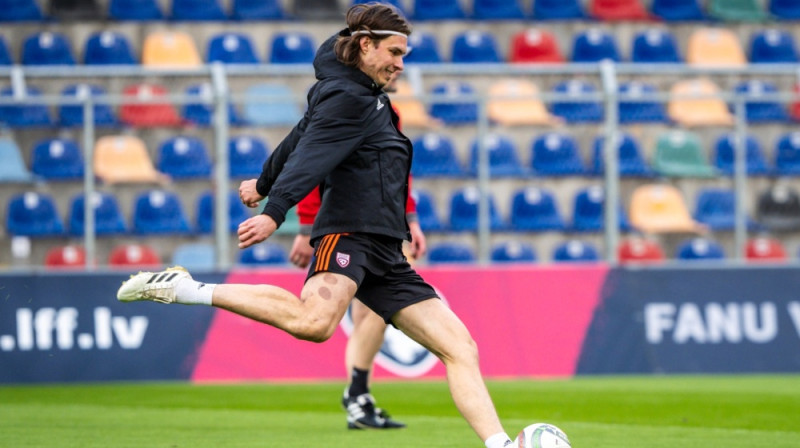 Roberts Uldriķis pirmsspēles treniņā. Foto: LFF