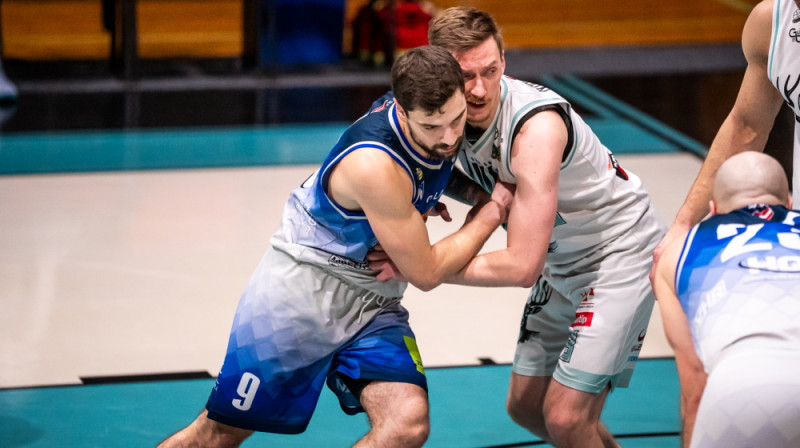 Nikolajs Zotovs cīņā ar Ervīnu Ivanovu. Foto: Aleksandrs Lustix