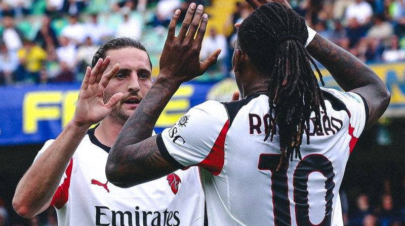 Adrjēns Rabjo un Rafaels Leao. foto: Serie A