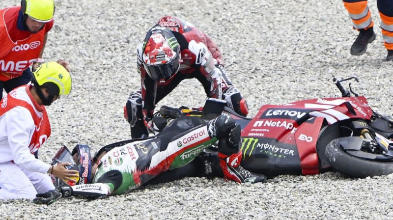 Johans Zarko pēc kritiena Katalonijā. Foto: Motorsport.com