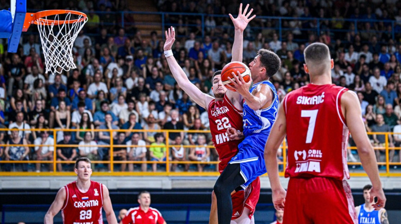 Itālis Mateo Spaņolo uzbrukumā pārbaudes spēlē pret Horvātiju Gorīcijā. Foto: Mitja Emili/Zumapress.com/Scanpix