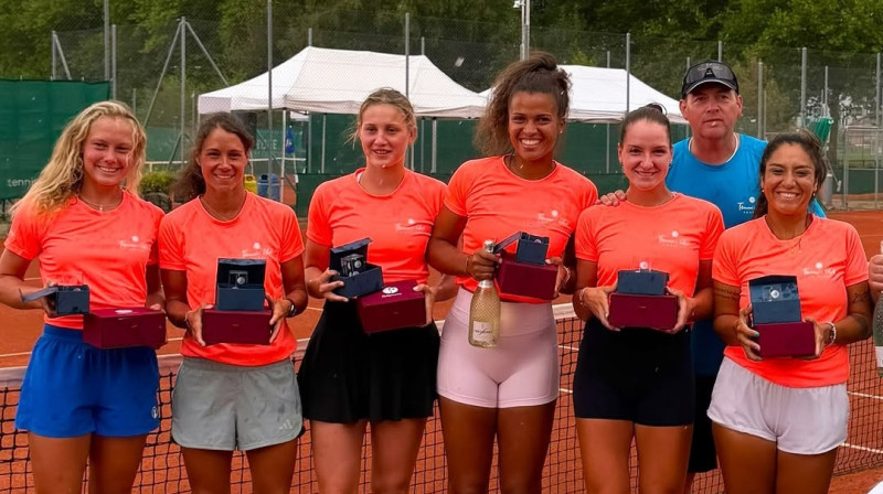 Šveices čempiones ar vērtīgajiem pulksteņiem. Foto: TC Froburg Trimbach / @naima_ka