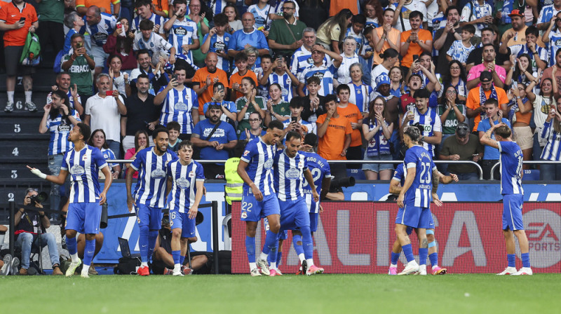 Pjērs Emeriks Obamejangs svin vārtu guvumu "Deportivo de A Coruña" rindās. Foto: © Irina R. Hipolito/AFP7 via ZUMA Press Wire/Scanpix