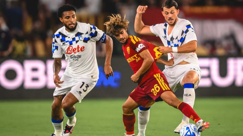 Rodrigu Mora pret ''Atalanta'' futbolistiem. Foto: AS Roma