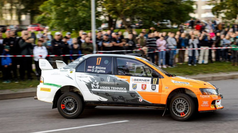 Emīla Blūma ekipāža. Foto: Facebook.com/rallyelektrenai