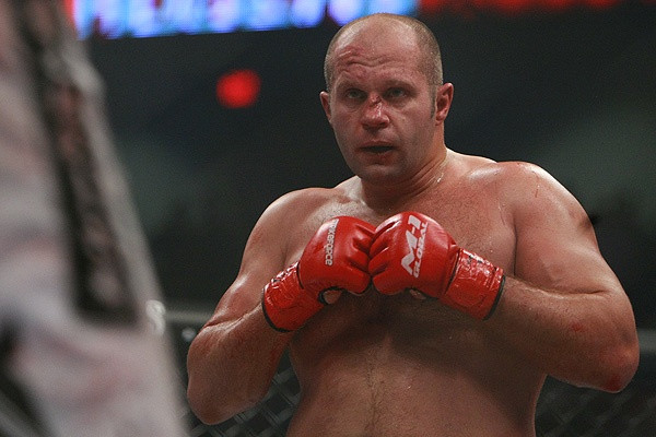 Fjodors Jemeļjaņenko veic pārrunas ar UFC