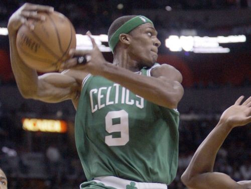 "Celtics" un Rondo vienojas par piecu gadu līgumu