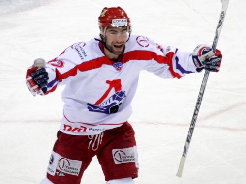 KHL pirmajā finālspēlē uzvar "Lokomotiv"