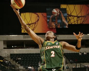 Rietumnieces triumfē WNBA Zvaigžņu spēlē