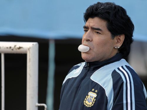 Maradona: "Neredzu nekādu jēgu spēlēt pret Krieviju"