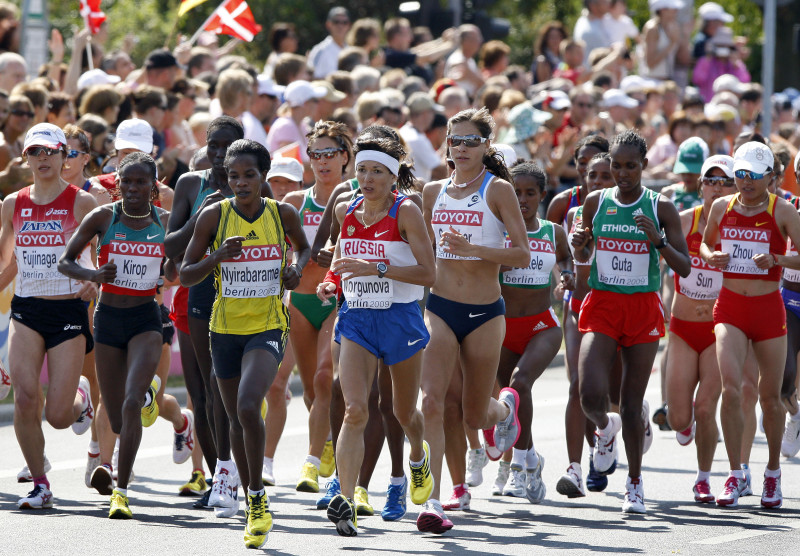 Ķīniete Bei iegūst zeltu sieviešu maratonskrējienā